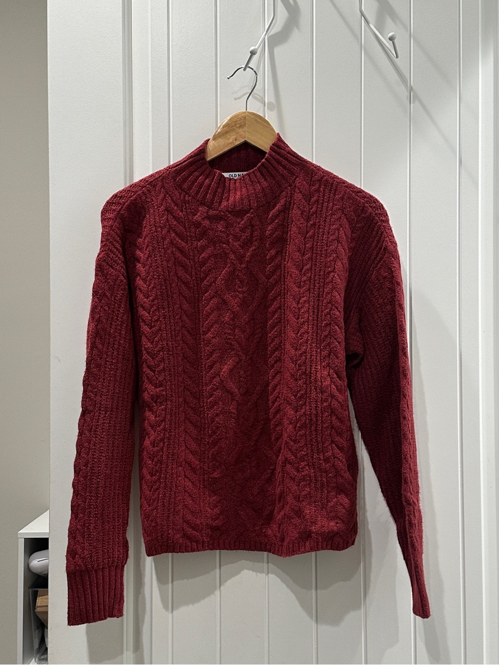 Old Navy Women's Cable Knit Crew Sweater - Maroon